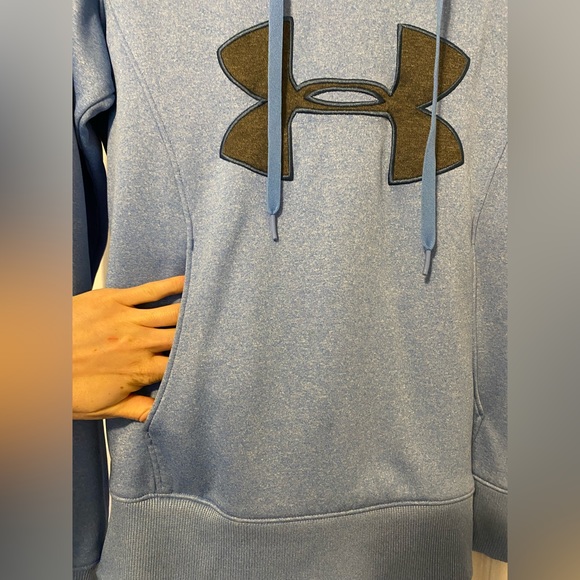 5/$20! Under Armour Hoodie - Picture 4 of 5